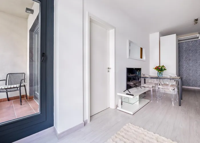 Rames-cosmo Downtown With Rooftop Pool