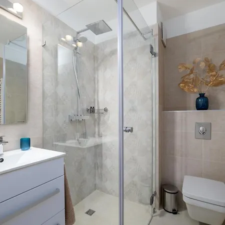 Rames-cosmo Downtown With Rooftop Pool